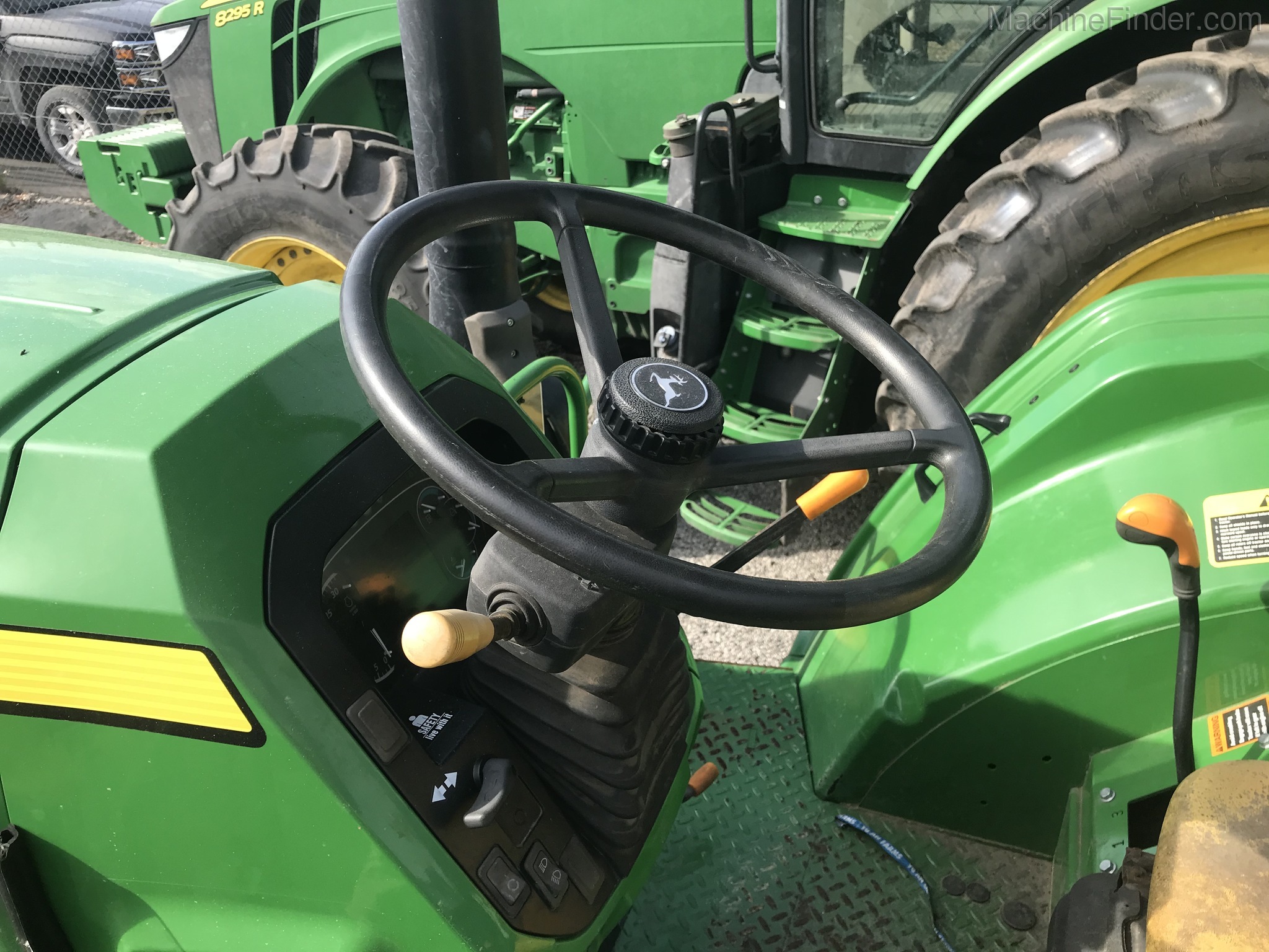 2017 John Deere 6105E Image 5