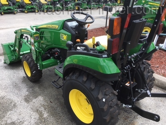 2020 John Deere 2025R Image 6