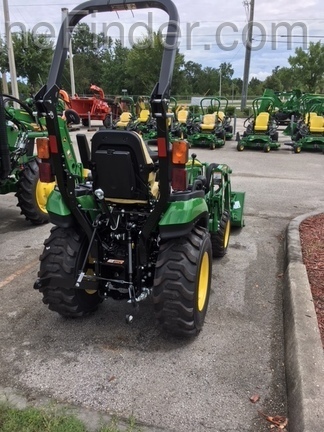 2020 John Deere 2025R Image 2