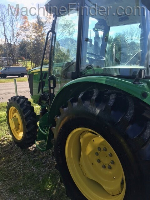 2016 John Deere 5055E Image 3