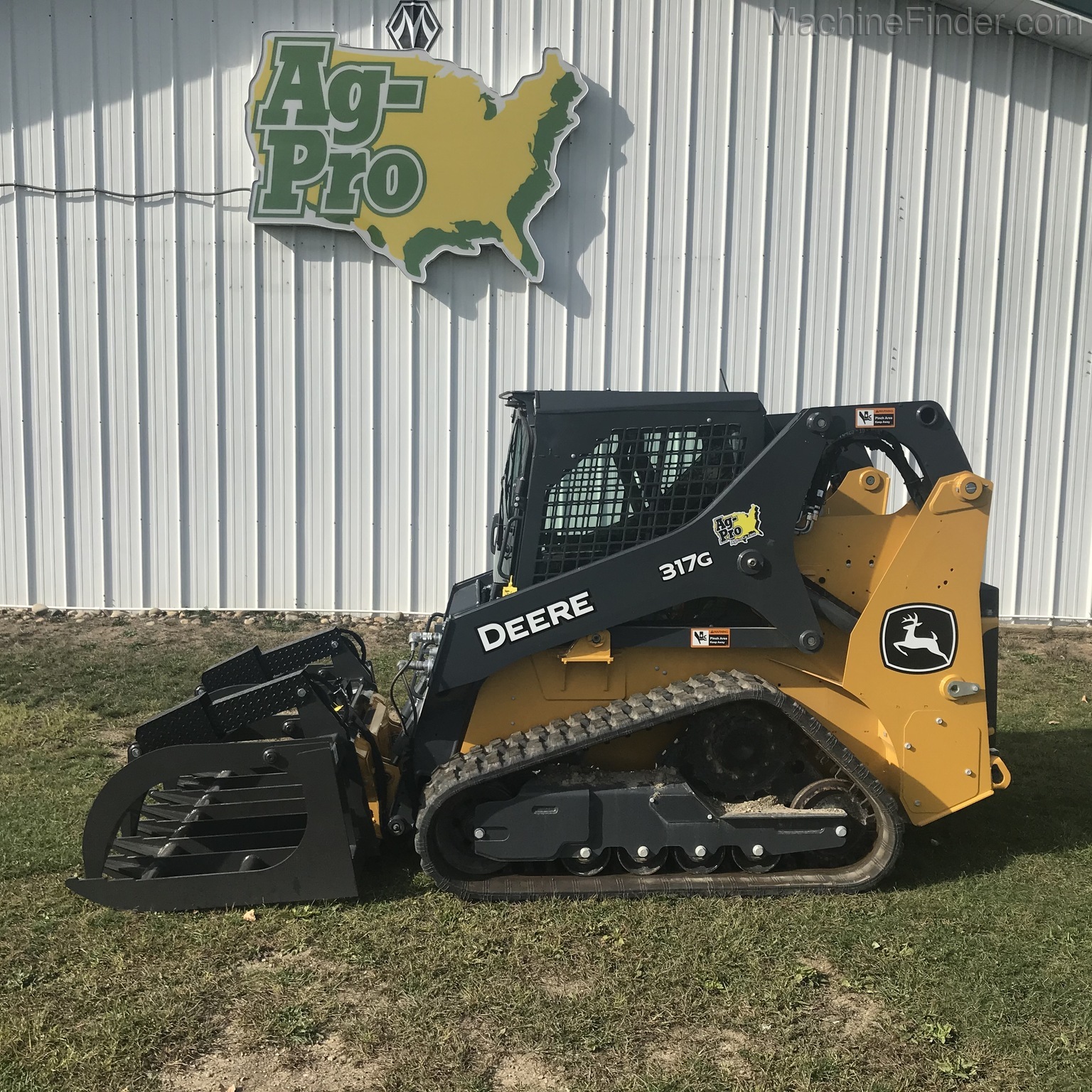 2020 John Deere 317G Image 1