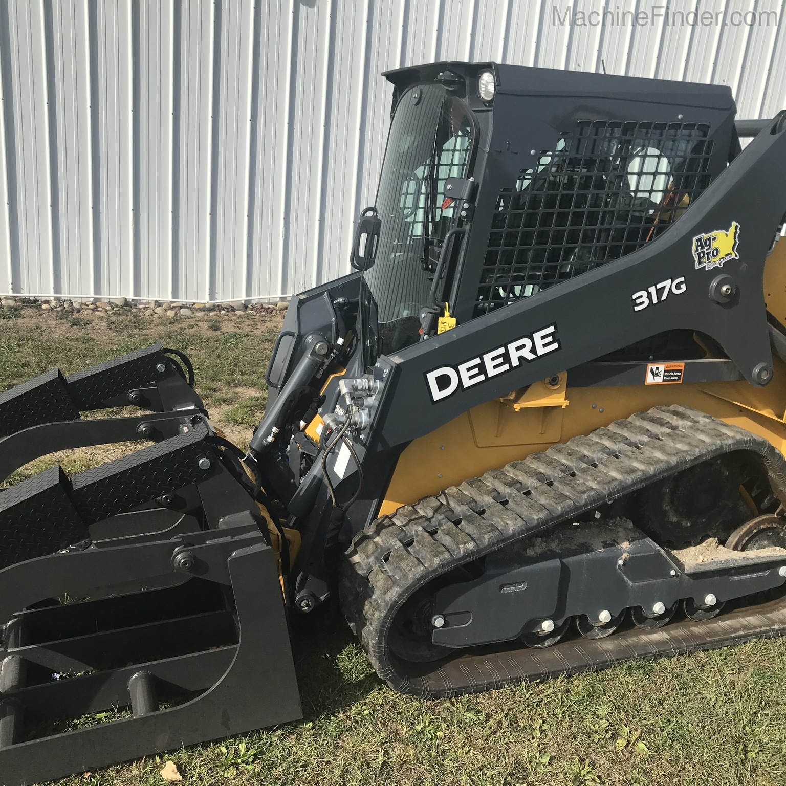 2020 John Deere 317G Image 2