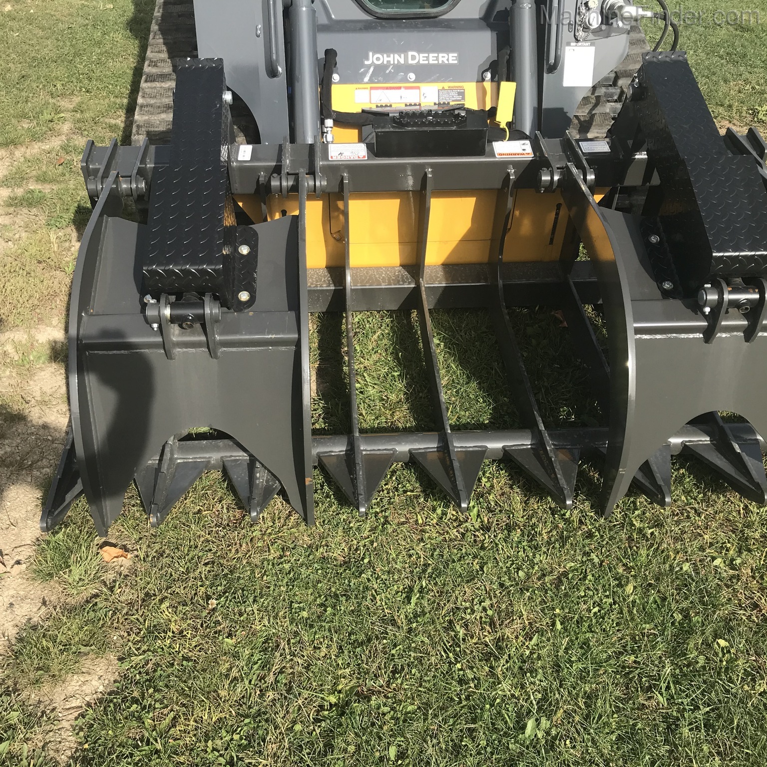 2020 John Deere 317G Image 4