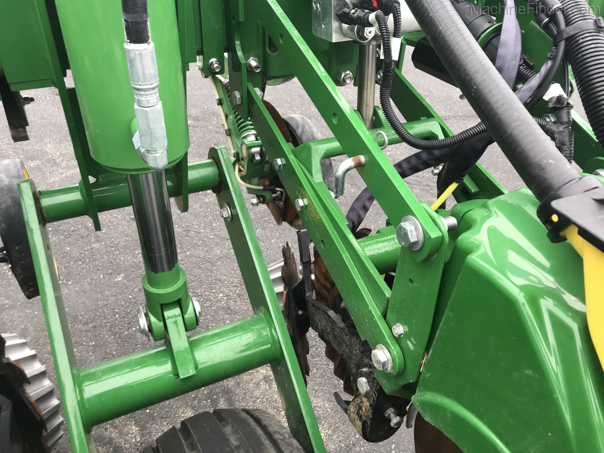 2020 John Deere 1775NT Image 6