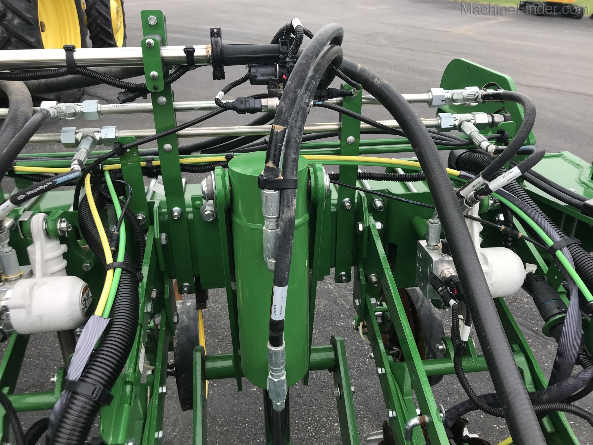 2020 John Deere 1775NT Image 5