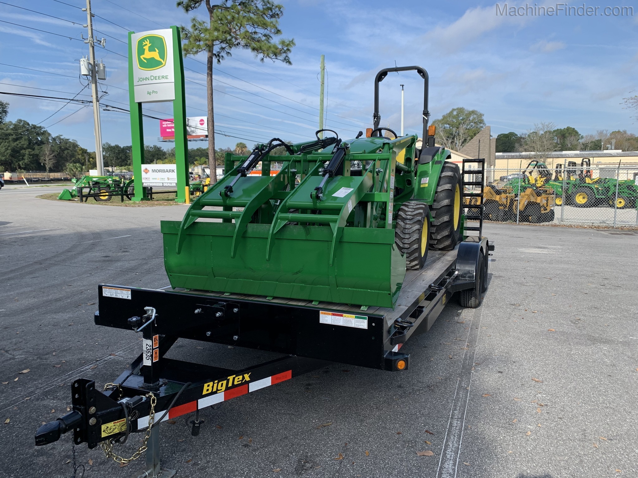 2020 John Deere 4066M Image 2