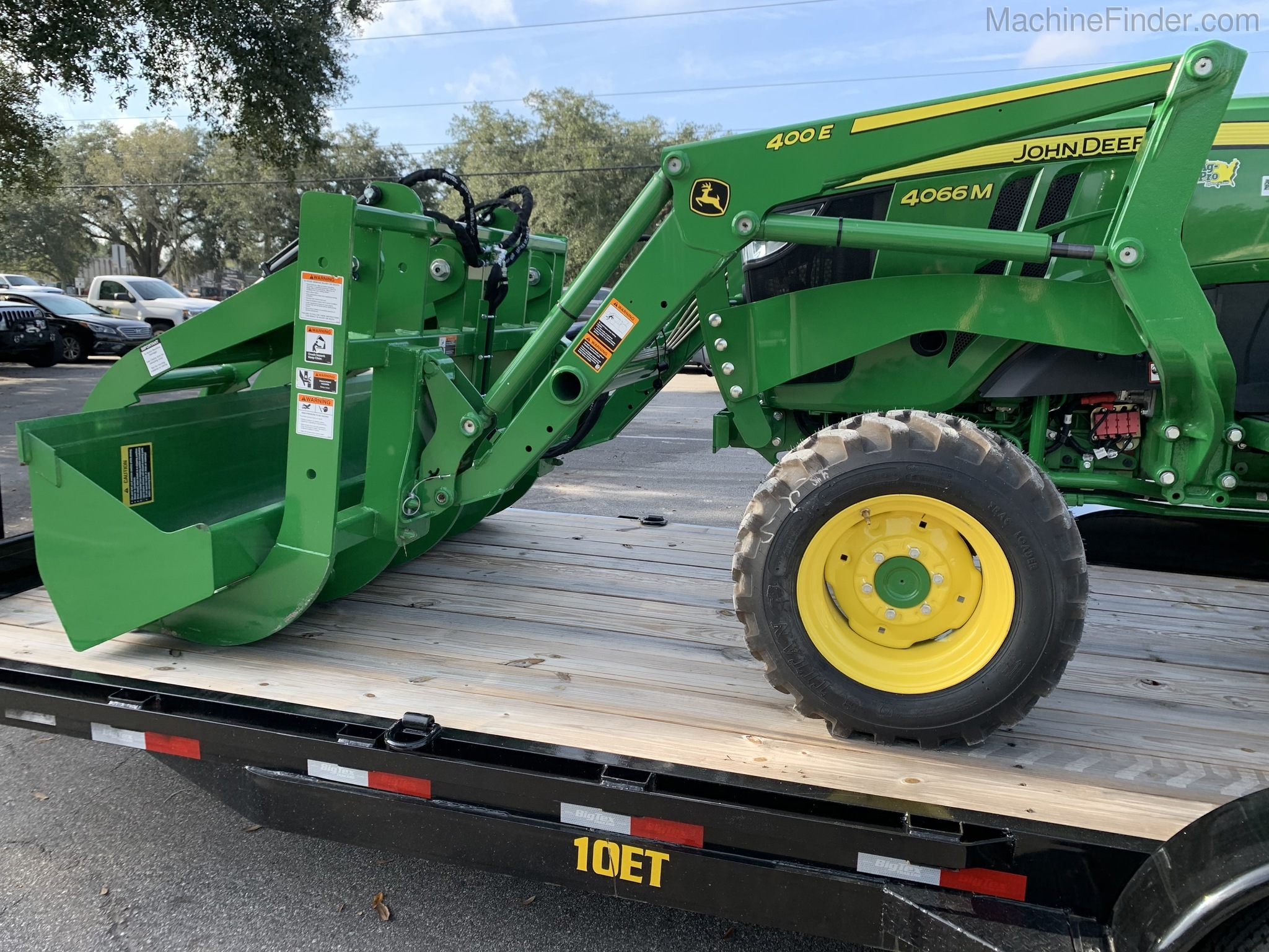 2020 John Deere 4066M Image 6