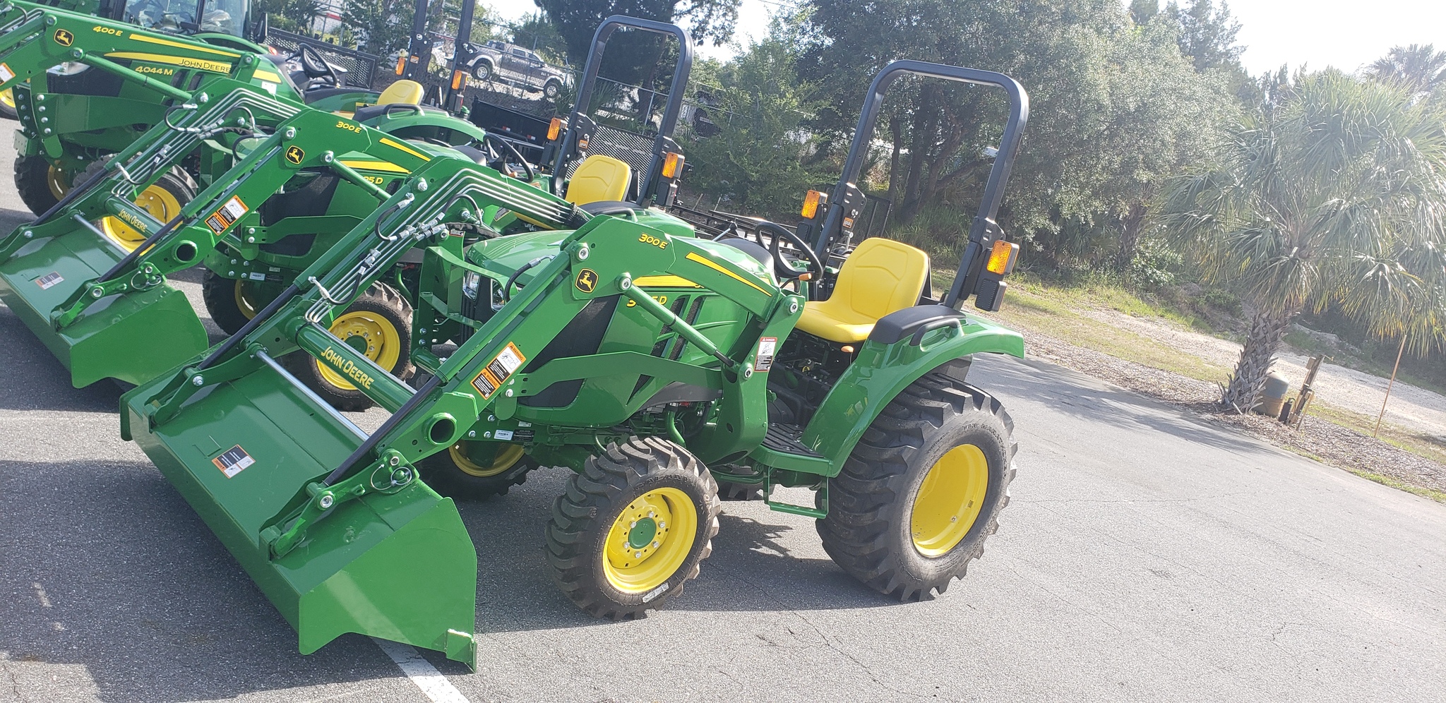 2023 John Deere 3035D Image 1