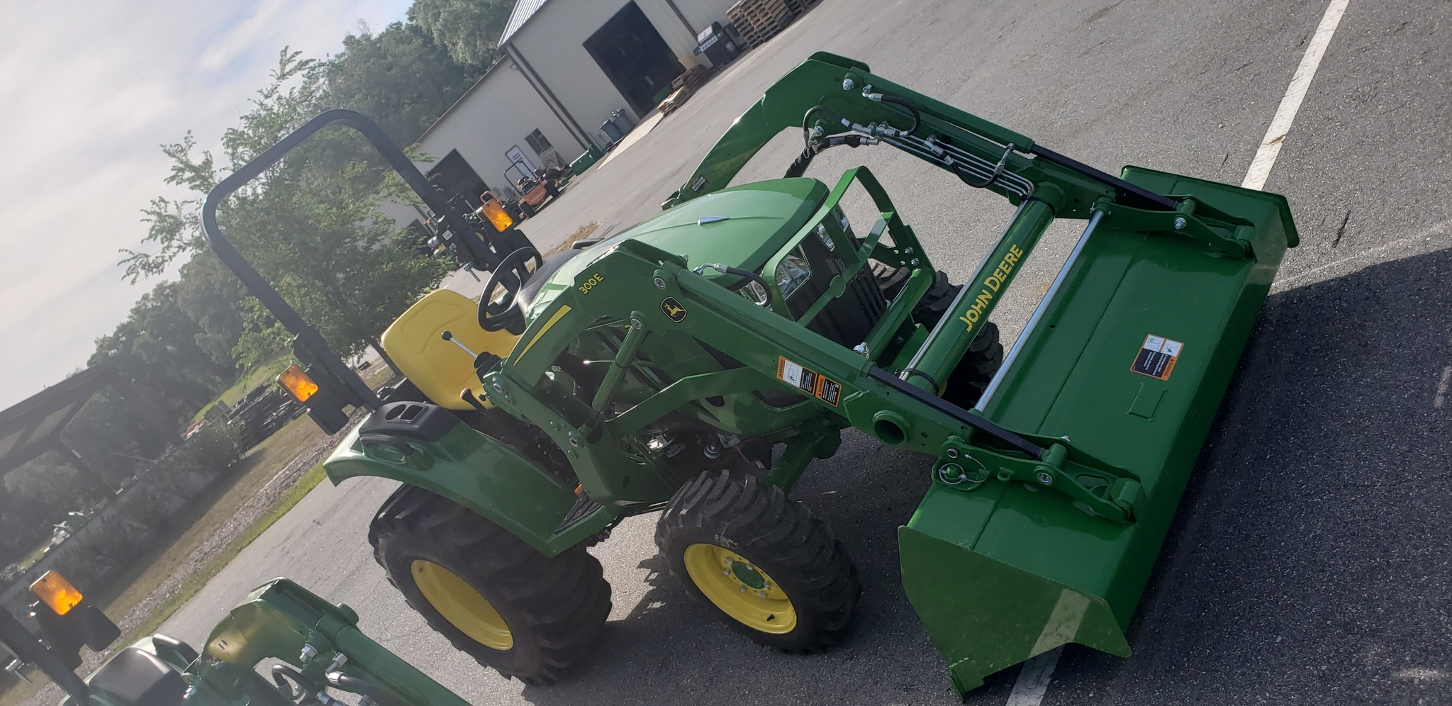 2023 John Deere 3035D Image 4