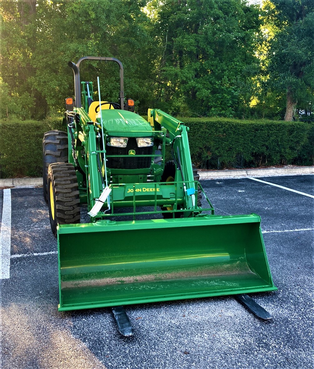 2023 John Deere 5045E Image 3