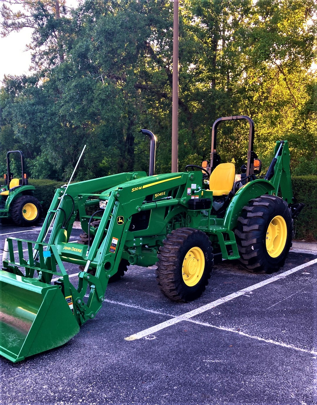 2023 John Deere 5045E Image 5