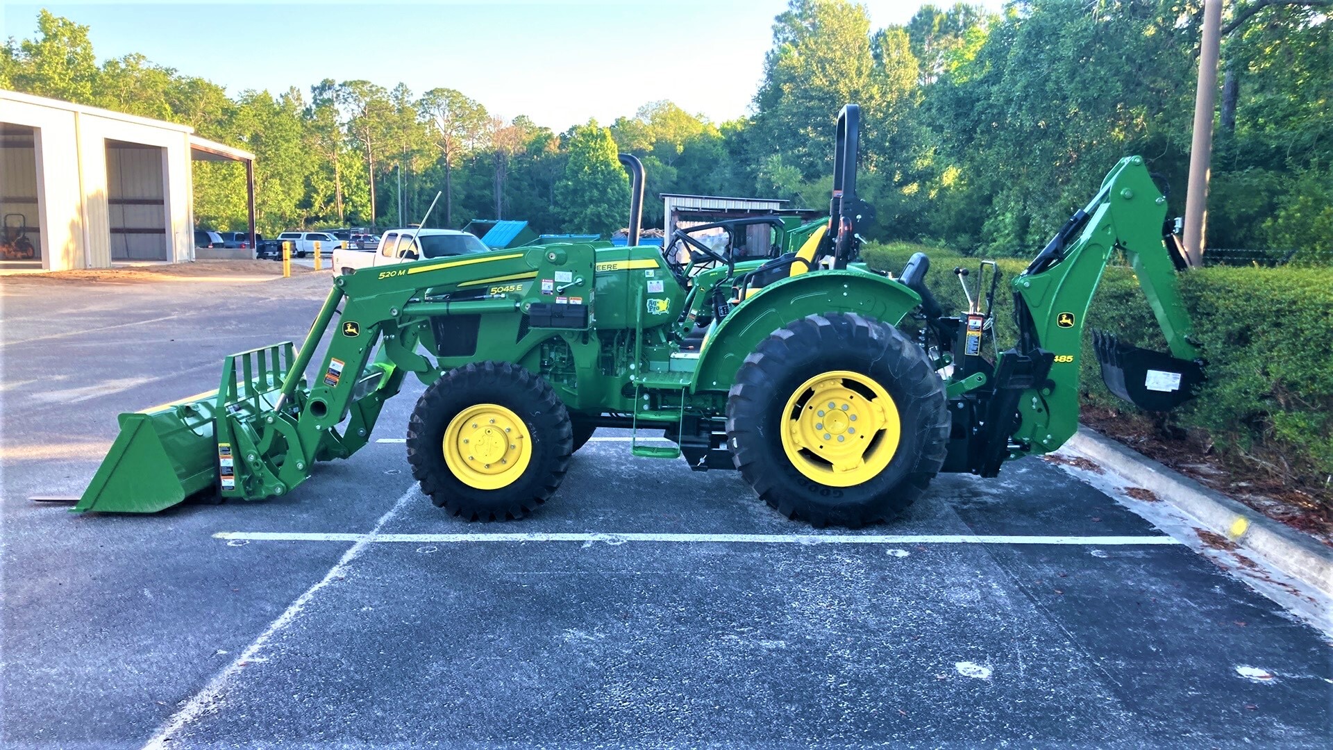 2023 John Deere 5045E Image 6