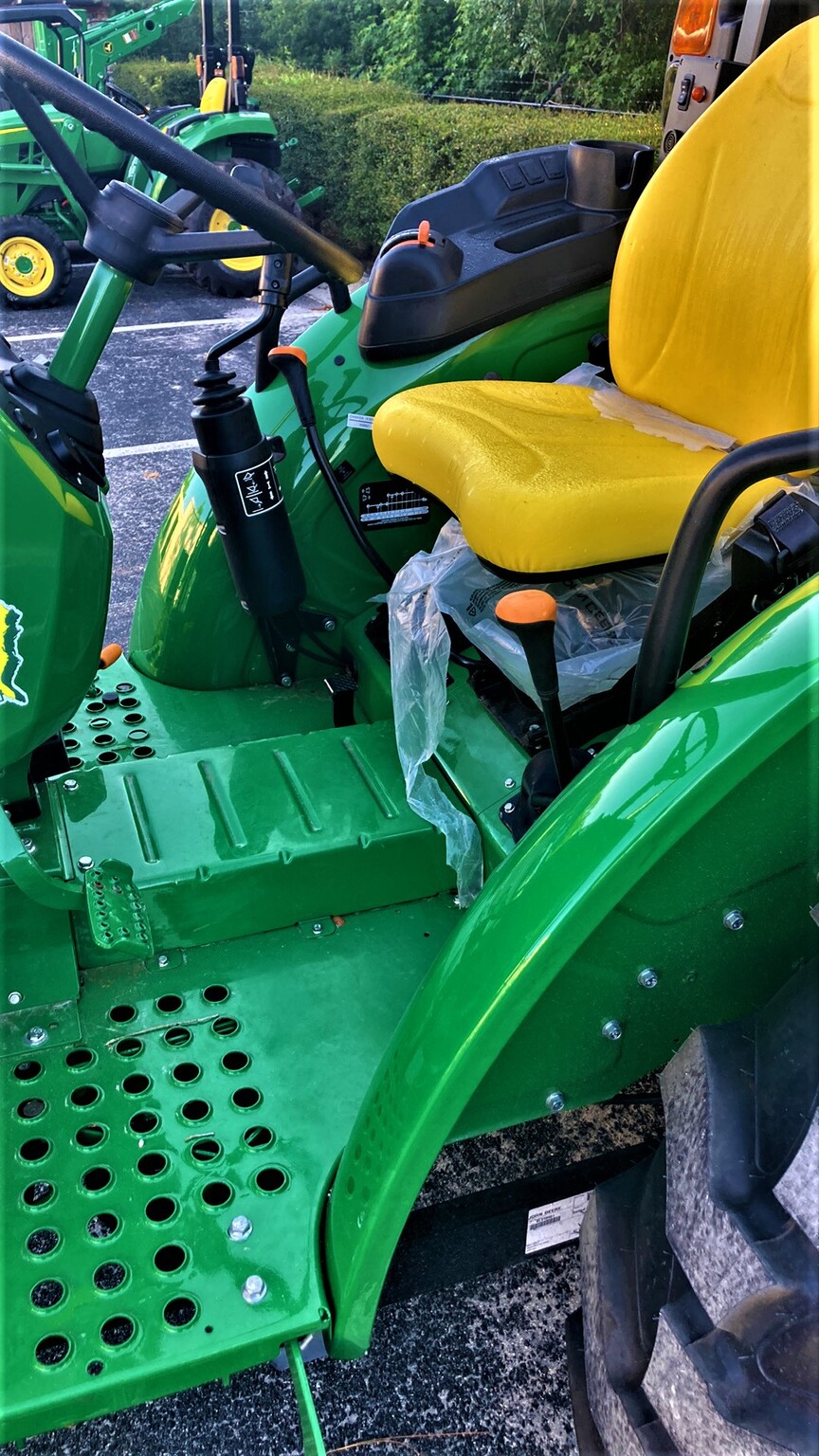 2023 John Deere 5045E Image 7