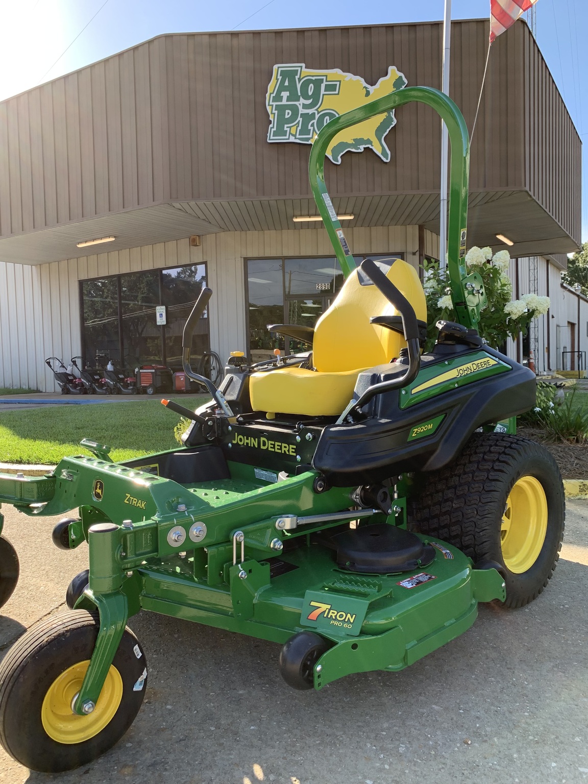 2025 John Deere Z920M Image 2