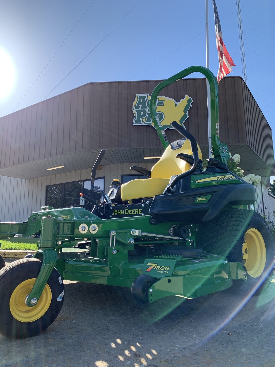 2025 John Deere Z920M Image 3