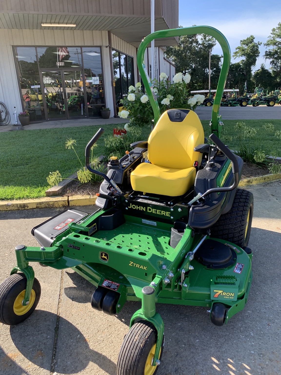 2025 John Deere Z920M Image 4