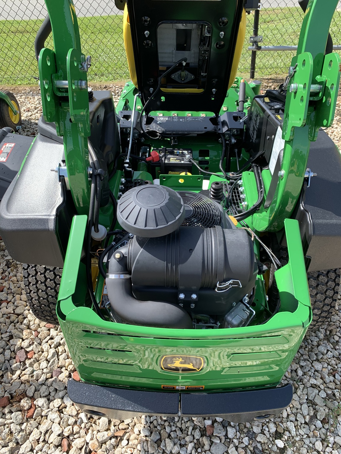 2025 John Deere Z920M Image 6