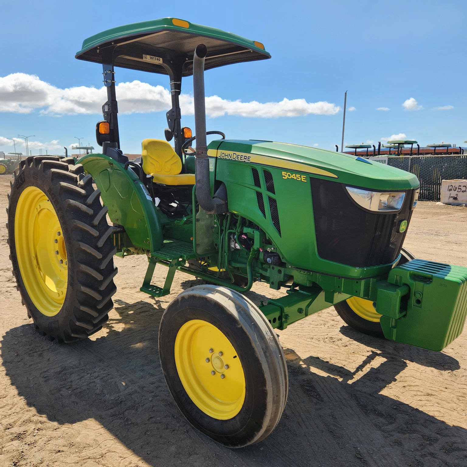 2016 John Deere 5045E Image 7