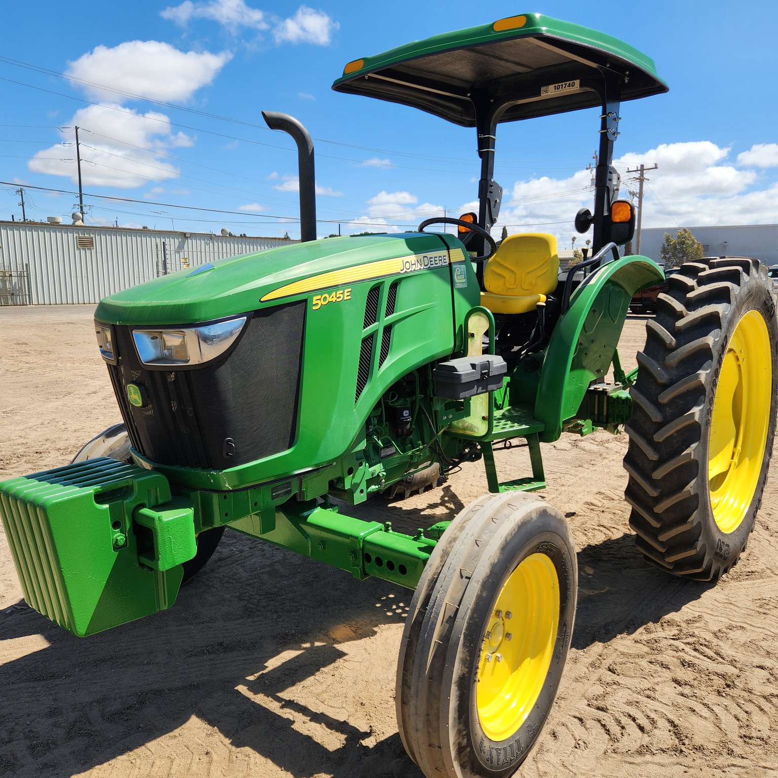 2016 John Deere 5045E Image 1