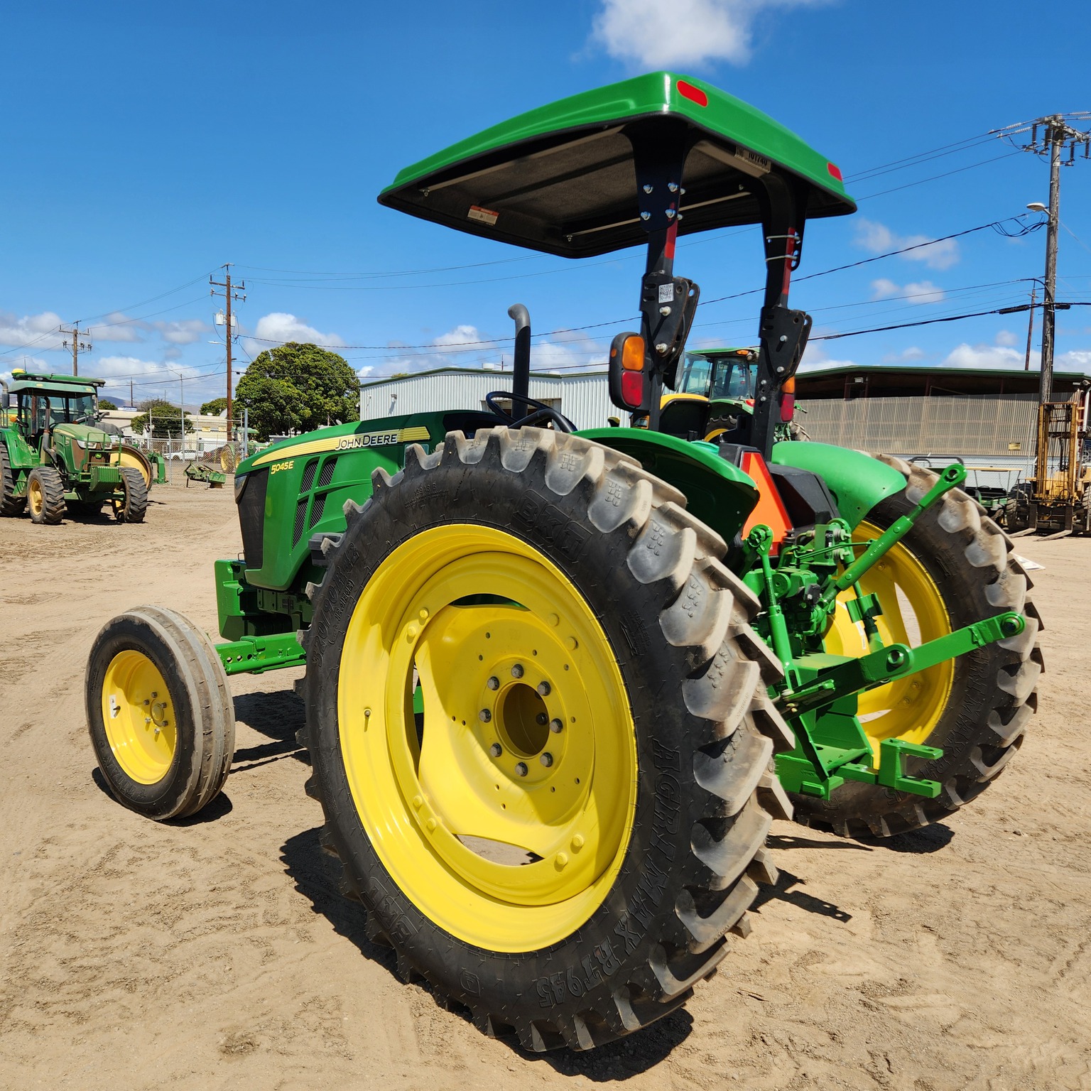 2016 John Deere 5045E Image 3