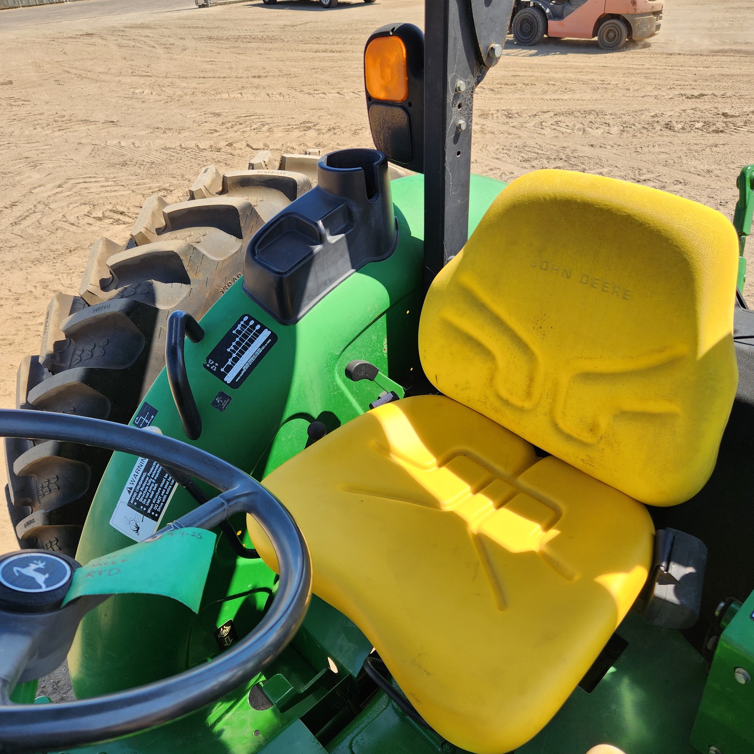2016 John Deere 5045E Image 12