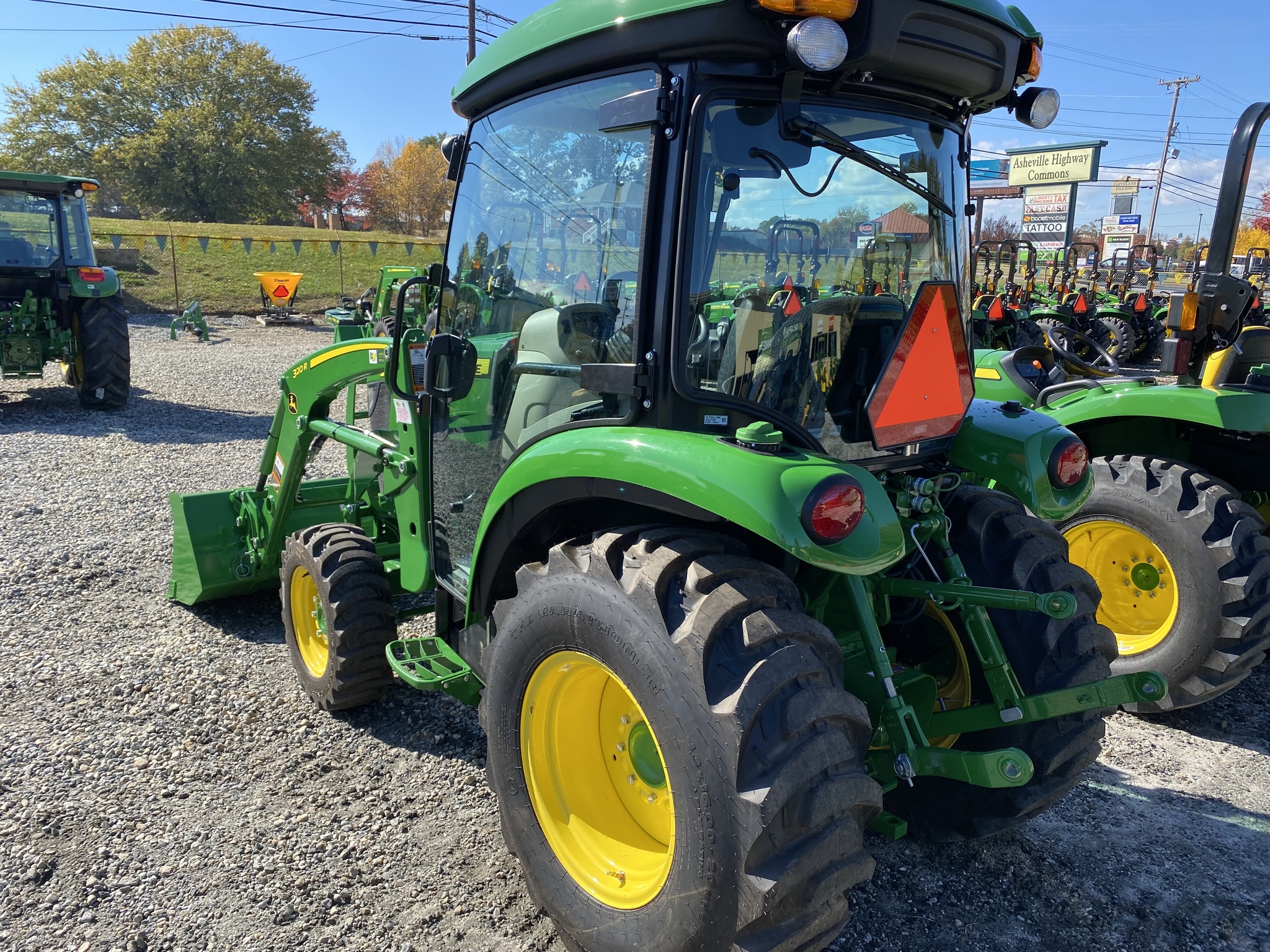 2023 John Deere 3039R Image 3