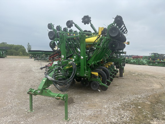 Used 2019 John Deere 1795 Planters: Drawn at Koenig Equipment in Anna, OH - Photo3