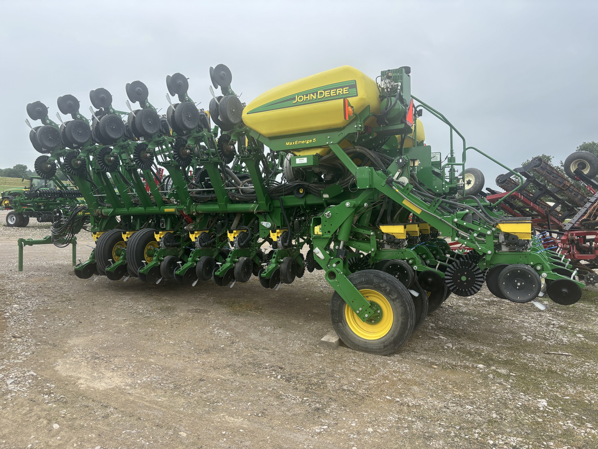 Used 2019 John Deere 1795 Planters: Drawn at Koenig Equipment in Anna, OH - PhotoXL4