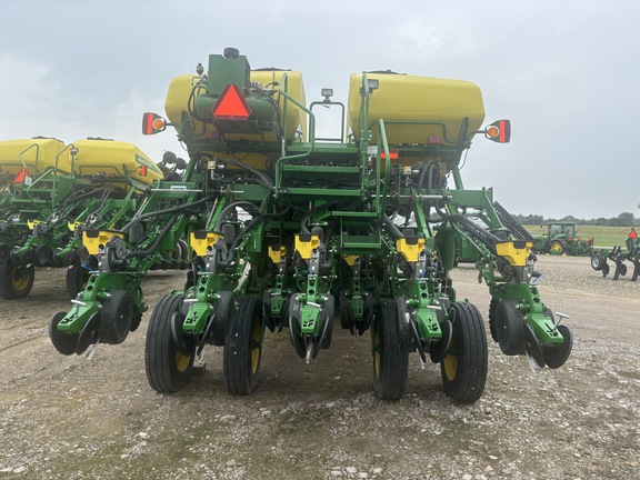 Used 2019 John Deere 1795 Planters: Drawn at Koenig Equipment in Anna, OH - Photo5