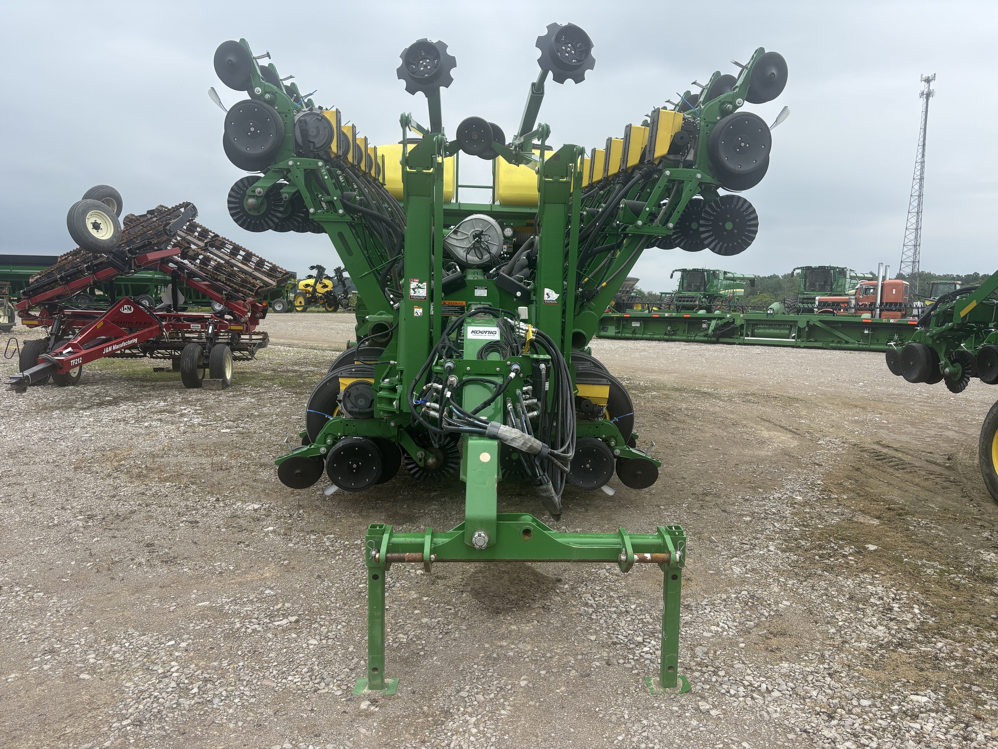 Used 2019 John Deere 1795 Planters: Drawn at Koenig Equipment in Anna, OH - PhotoXL8