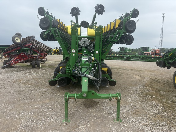 Used 2019 John Deere 1795 Planters: Drawn at Koenig Equipment in Anna, OH - Photo8