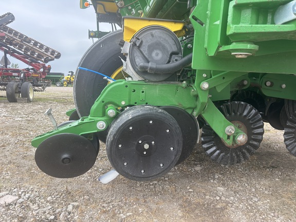 Used 2019 John Deere 1795 Planters: Drawn at Koenig Equipment in Anna, OH - Photo14