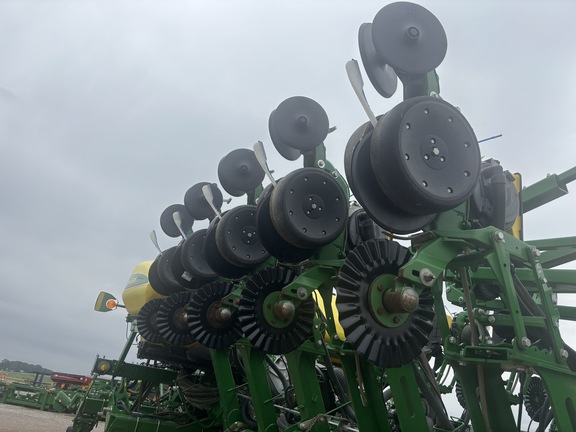 Used 2019 John Deere 1795 Planters: Drawn at Koenig Equipment in Anna, OH - Photo15