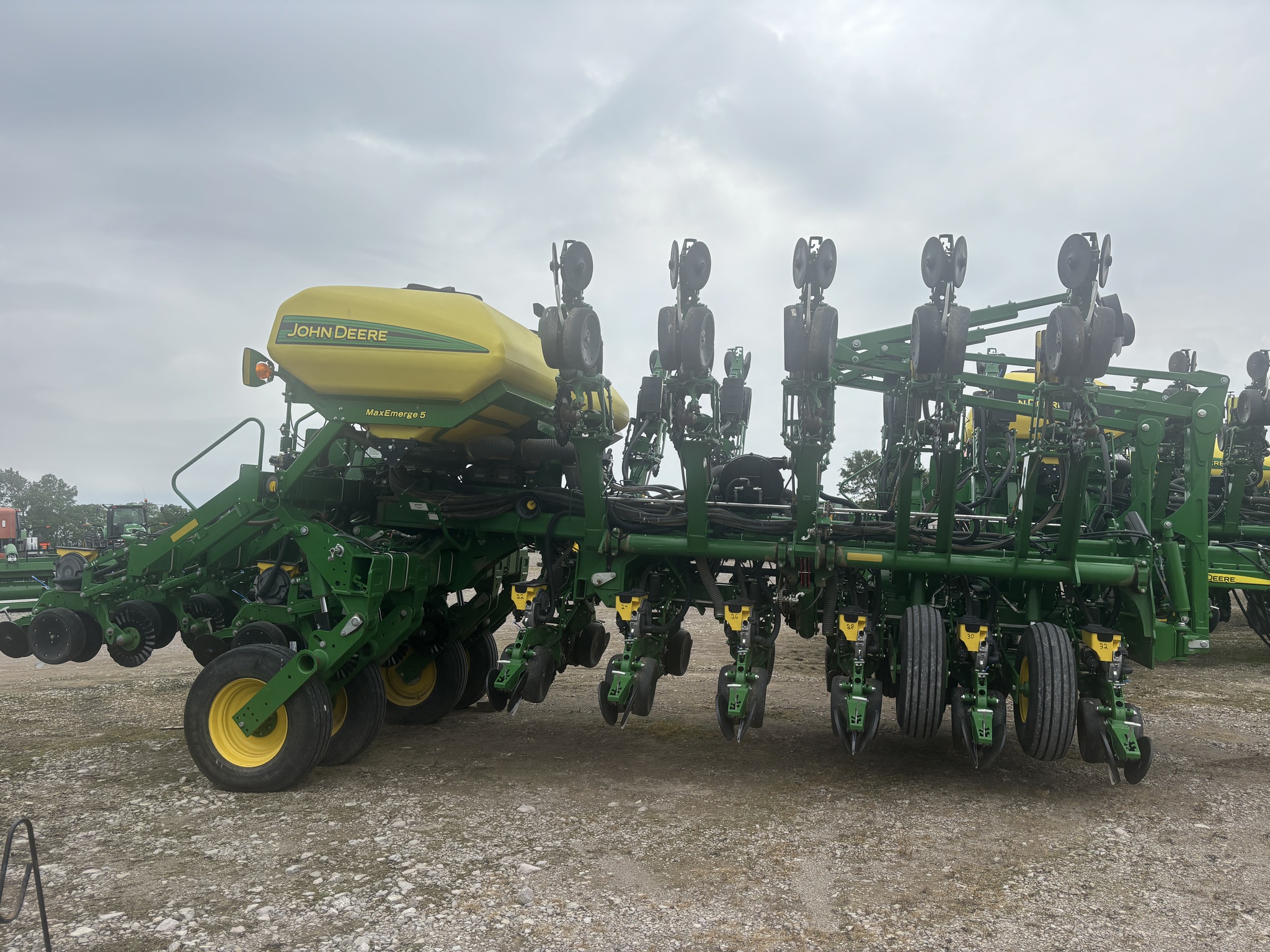 Used 2019 John Deere 1795 Planters: Drawn at Koenig Equipment in Anna, OH - PhotoXL6