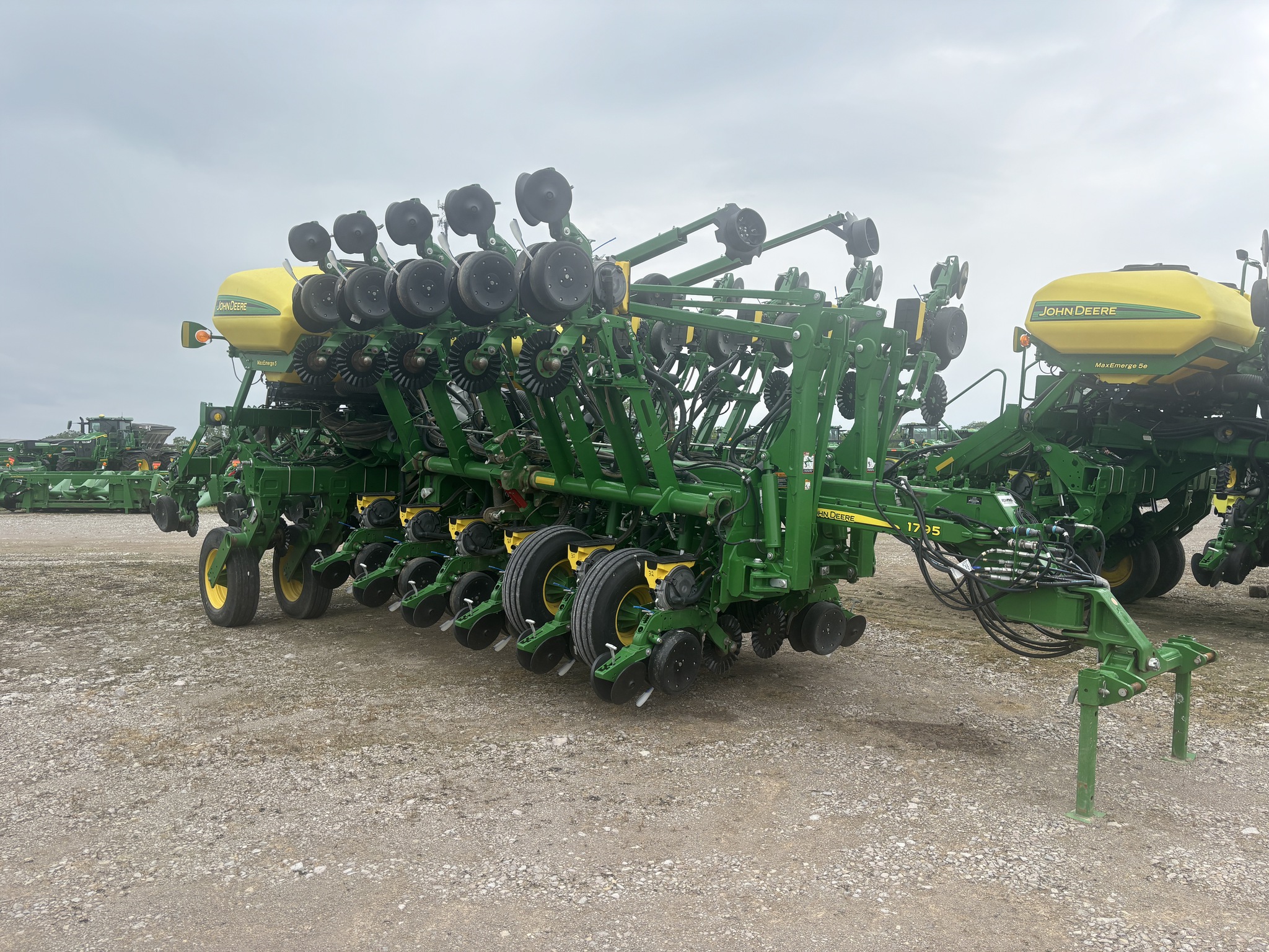Used 2019 John Deere 1795 Planters: Drawn at Koenig Equipment in Anna, OH - PhotoXL7