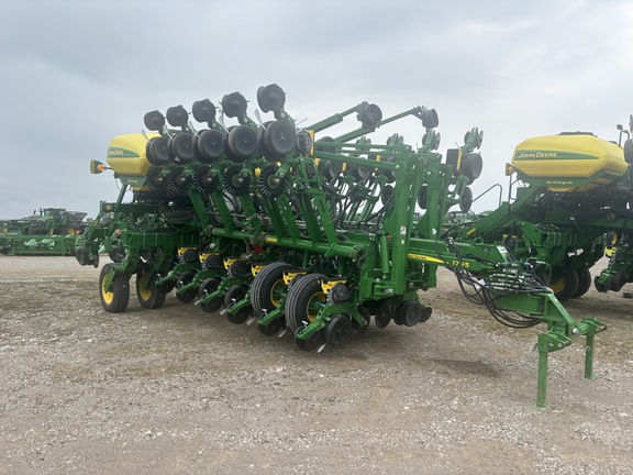 Used 2019 John Deere 1795 Planters: Drawn at Koenig Equipment in Anna, OH - Photo7