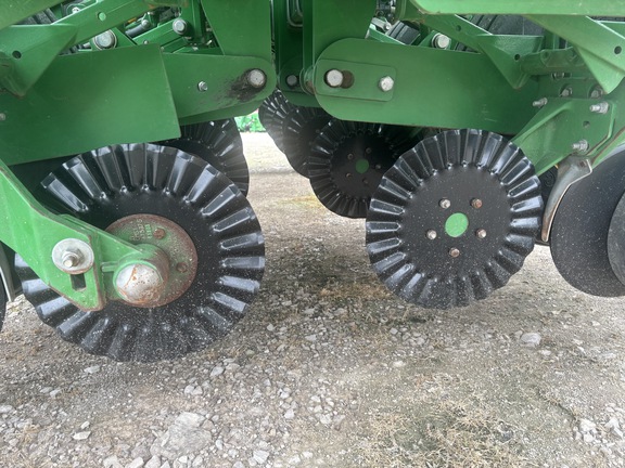 Used 2019 John Deere 1795 Planters: Drawn at Koenig Equipment in Anna, OH - Photo1