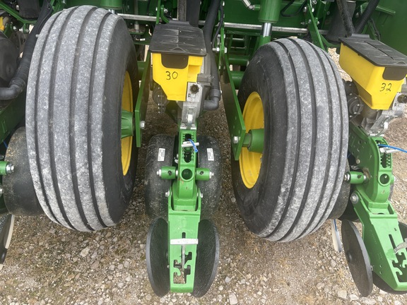 Used 2019 John Deere 1795 Planters: Drawn at Koenig Equipment in Anna, OH - Photo16
