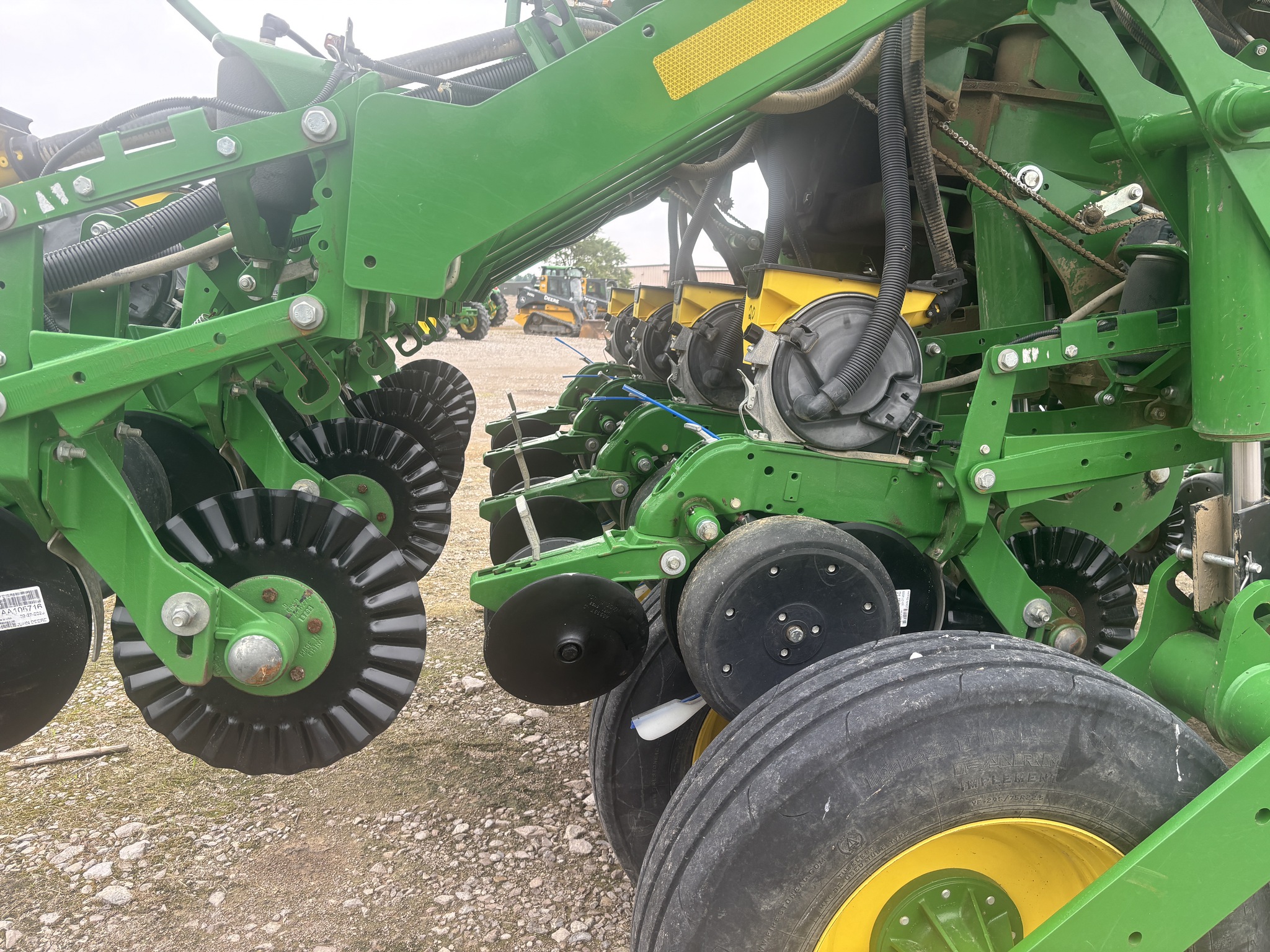 Used 2019 John Deere 1795 Planters: Drawn at Koenig Equipment in Anna, OH - PhotoXL2