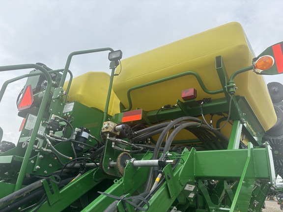 Used 2019 John Deere 1795 Planters: Drawn at Koenig Equipment in Anna, OH - Photo9