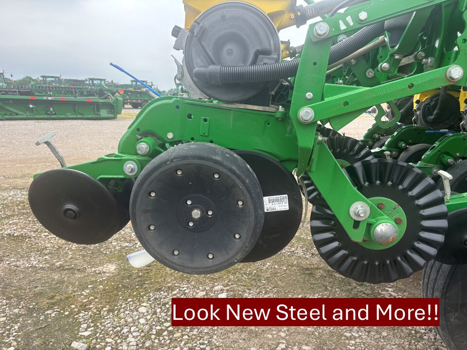 Used 2019 John Deere 1795 Planters: Drawn at Koenig Equipment in Anna, OH - PhotoXL0