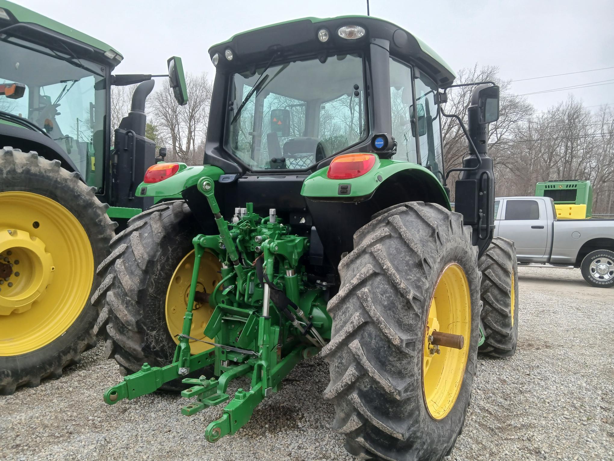 2020 John Deere 6110M Image 10