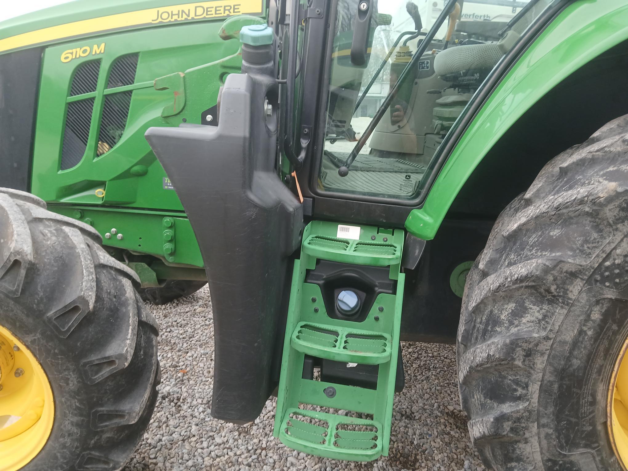 2020 John Deere 6110M Image 12