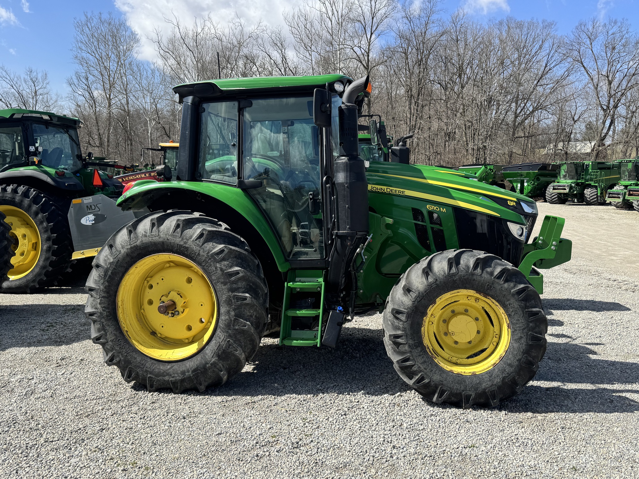 2020 John Deere 6110M Image 3
