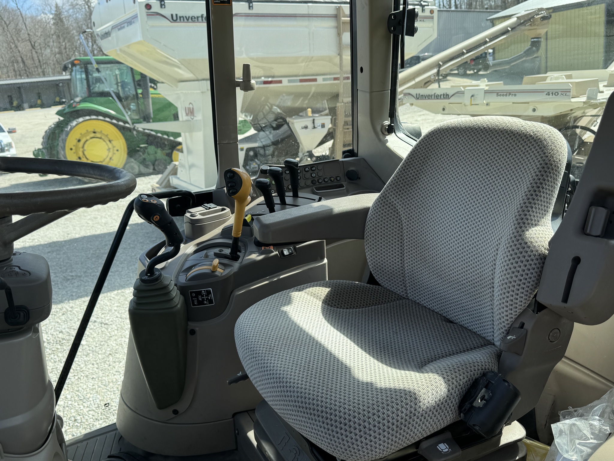 2020 John Deere 6110M Image 6