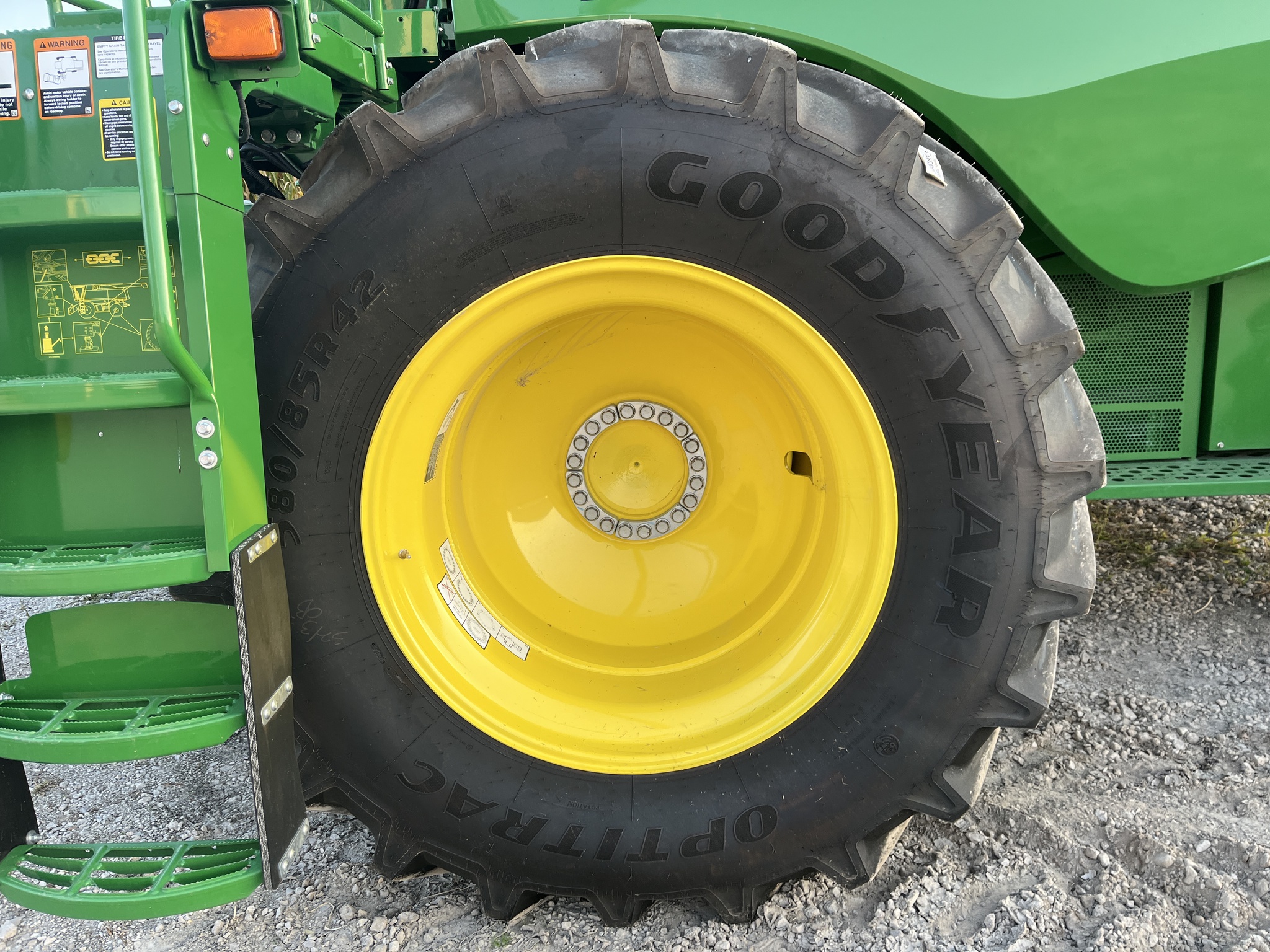  2022 John Deere S780 at Heritage Tractor in Kewanee, IL