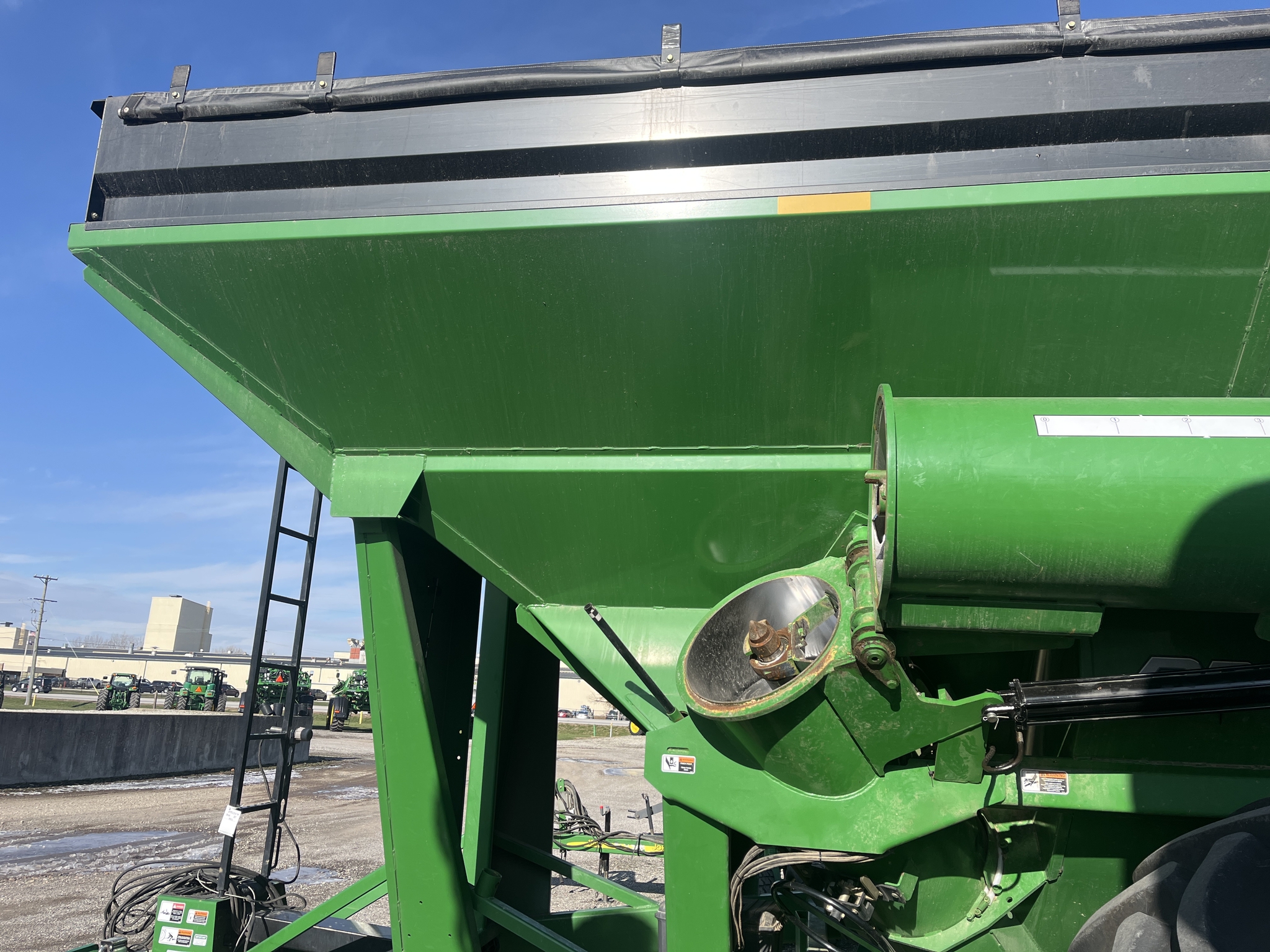Used 2015 Brent 882 Grain Carts at Koenig Equipment in Greenfield, IN - PhotoXL4