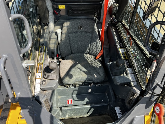 2023 John Deere 333G - Photo23