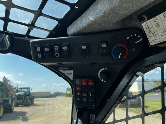 2023 John Deere 333G - Photo25