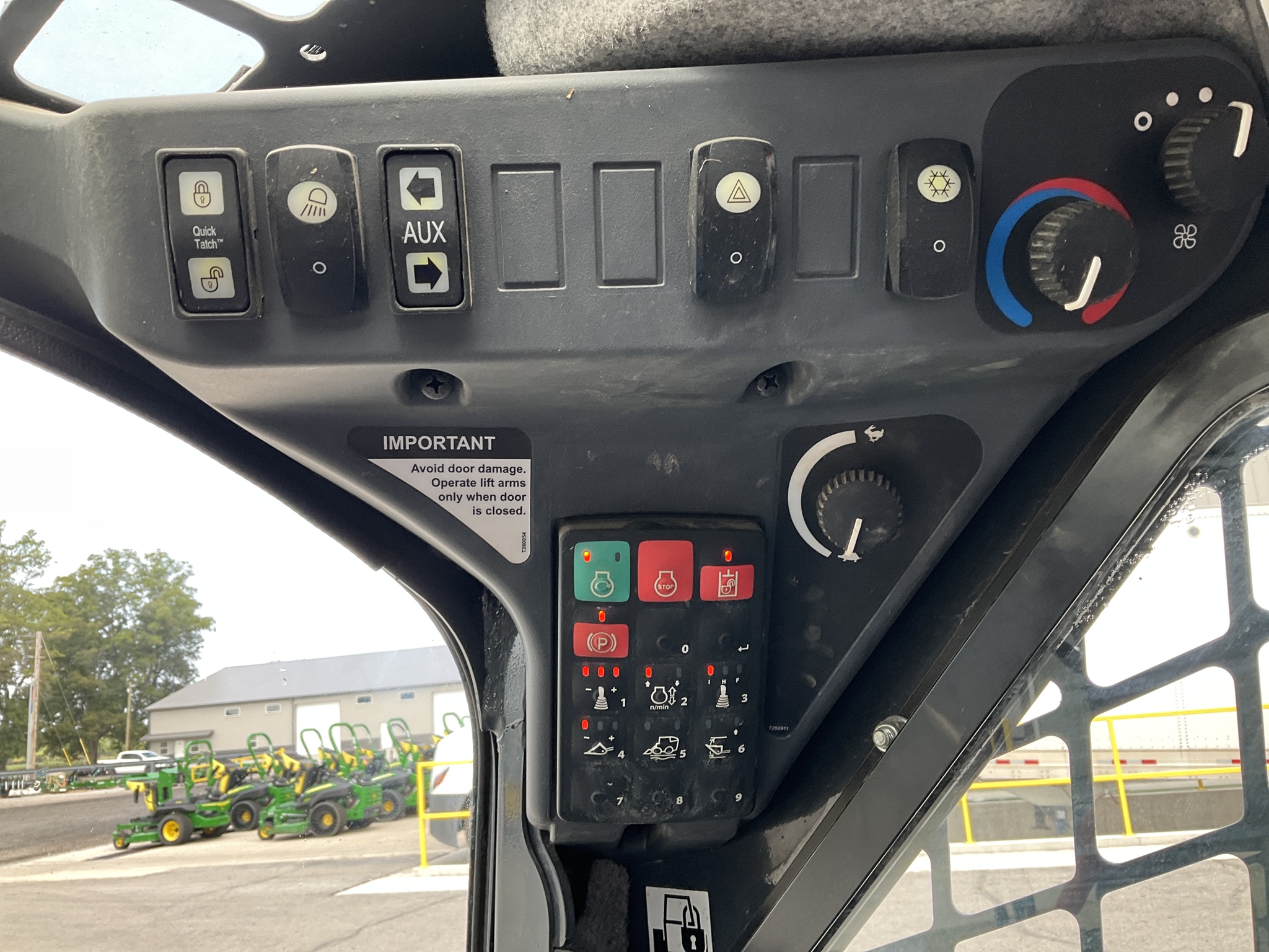 2023 John Deere 333G Image 12